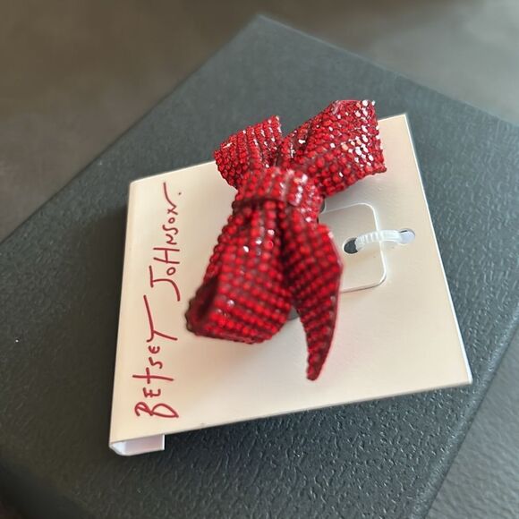 New Betsey Johnson adjustable red sparkly bow ring - Picture 3 of 3